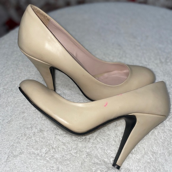 Woman Shoes Nude Pumps - Picture 1 of 3